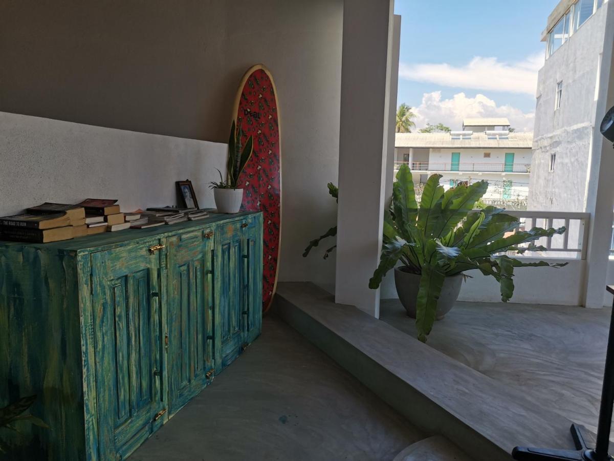 Mountain Wave Hotel And Surfshop Хиккадува Экстерьер фото