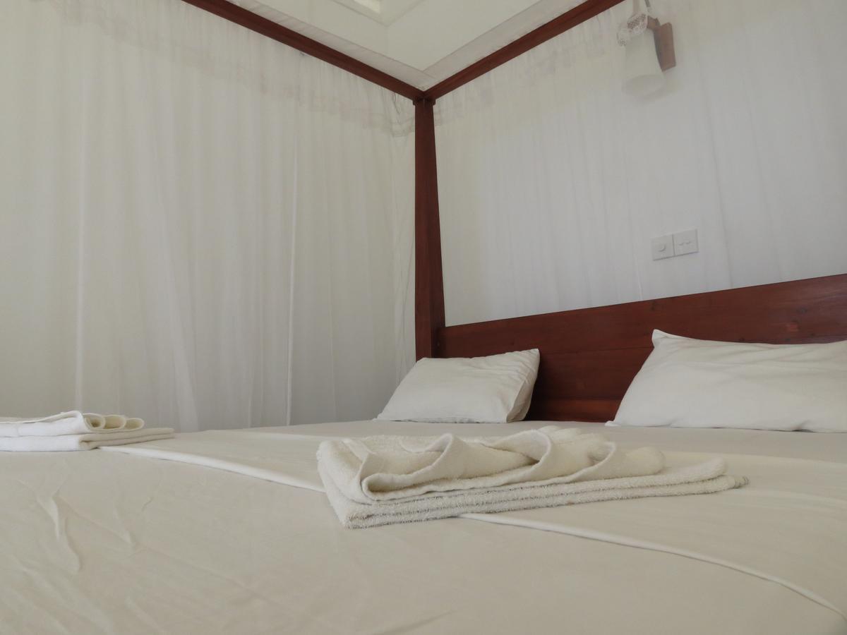 Mountain Wave Hotel And Surfshop Хиккадува Экстерьер фото