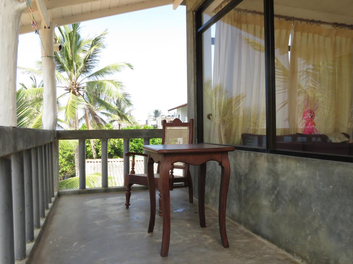 Mountain Wave Hotel And Surfshop Хиккадува Экстерьер фото