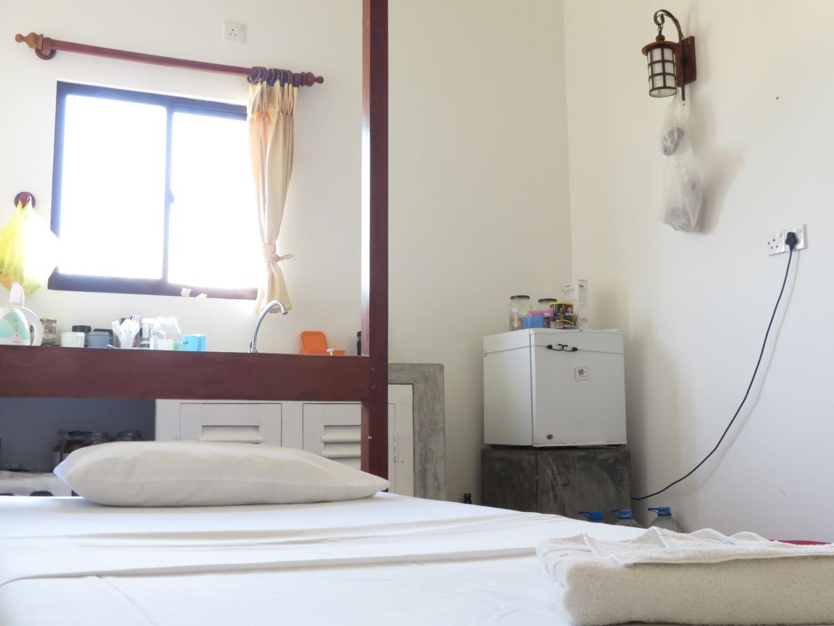 Mountain Wave Hotel And Surfshop Хиккадува Экстерьер фото