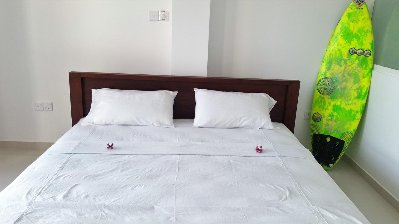 Mountain Wave Hotel And Surfshop Хиккадува Экстерьер фото