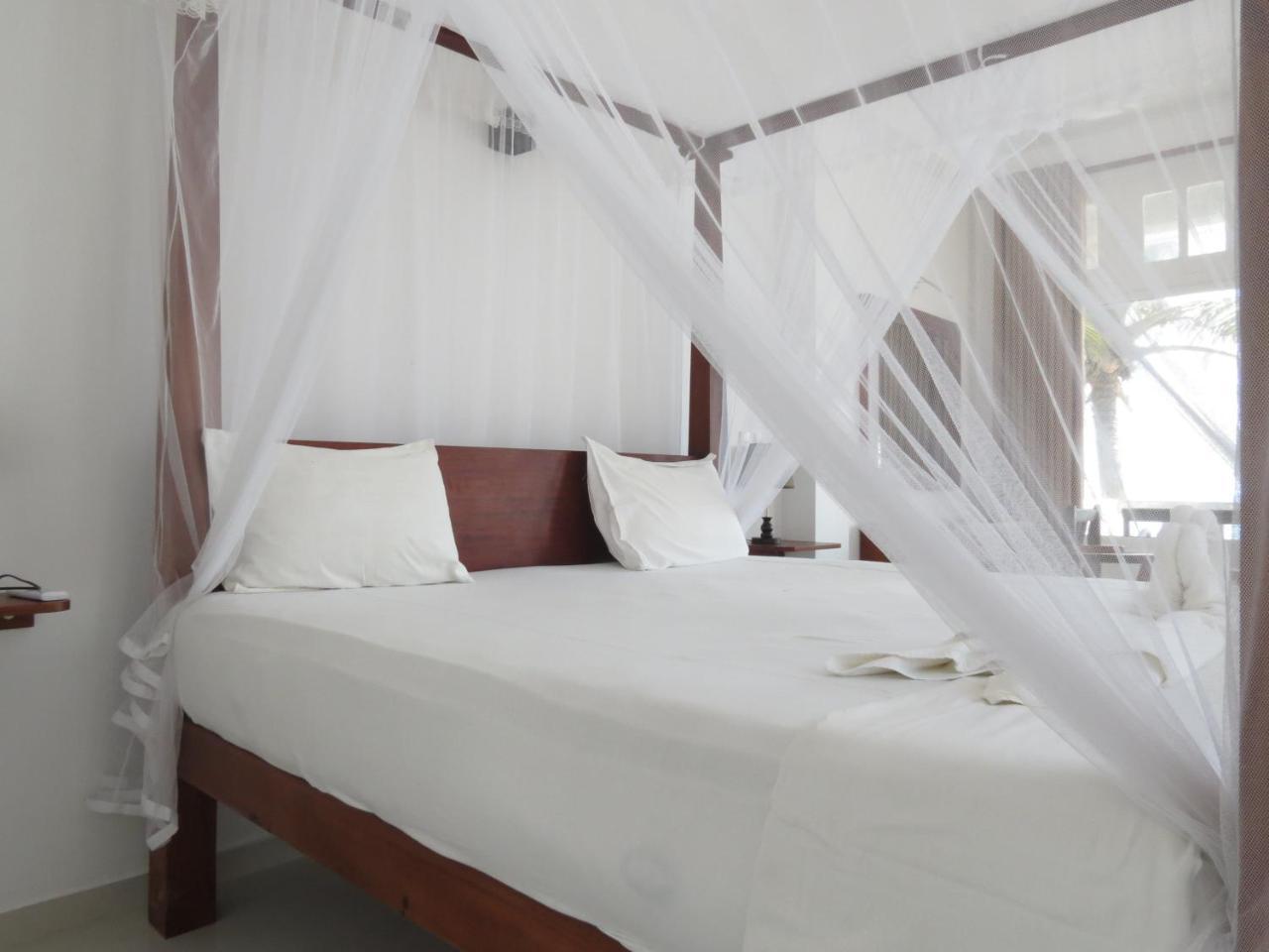 Mountain Wave Hotel And Surfshop Хиккадува Экстерьер фото