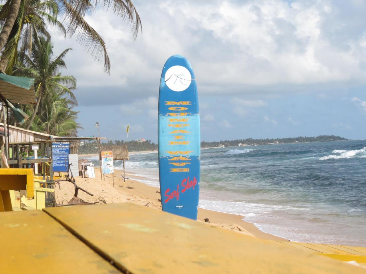 Mountain Wave Hotel And Surfshop Хиккадува Экстерьер фото